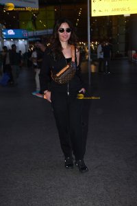 actress and singer Deepti Sadhwani red-hot in a shoulderless dress