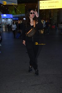 actress and singer Deepti Sadhwani red-hot in a shoulderless dress