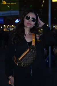 actress and singer Deepti Sadhwani red-hot in a shoulderless dress