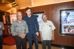 Pictures from Dev Anand’s 100th Birth Anniversary Celebrations, where his popular movies are being screened. Veteran Actress Waheeda Rehman and Actor Jackie Shroff led the tributes