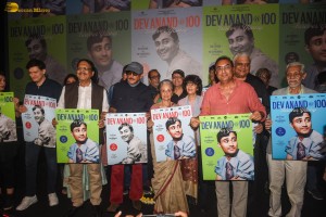 Pictures from Dev Anand’s 100th Birth Anniversary Celebrations, where his popular movies are being screened. Veteran Actress Waheeda Rehman and Actor Jackie Shroff led the tributes