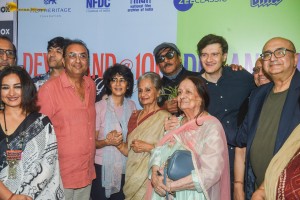 Pictures from Dev Anand’s 100th Birth Anniversary Celebrations, where his popular movies are being screened. Veteran Actress Waheeda Rehman and Actor Jackie Shroff led the tributes