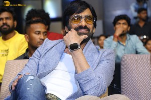 Dhamaka pre-release function attended by Ravi Teja, Sreeleela and Raghavendra Rao