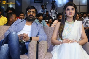 Dhamaka pre-release function attended by Ravi Teja, Sreeleela and Raghavendra Rao