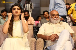 Dhamaka pre-release function attended by Ravi Teja, Sreeleela and Raghavendra Rao