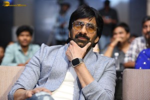 Dhamaka pre-release function attended by Ravi Teja, Sreeleela and Raghavendra Rao
