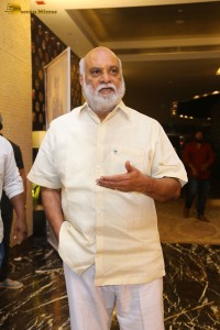 Dhamaka pre-release function attended by Ravi Teja, Sreeleela and Raghavendra Rao