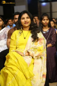 Dhamaka pre-release function attended by Ravi Teja, Sreeleela and Raghavendra Rao