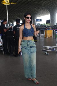 cute actress Dhanashree Verma in blue top and denim jeans