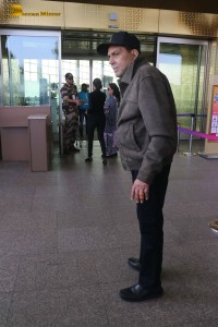 Bollywood veteran star Dharmendra spotted at Mumbai Airport