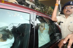 Bollywood stars including Amitabh Bachchan, Shah Rukh Khan, Salman Khan, Aamir Khan, Ranveer Singh, pay last respects to Dharmendra