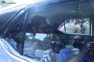 Bollywood stars including Amitabh Bachchan, Shah Rukh Khan, Salman Khan, Aamir Khan, Ranveer Singh, pay last respects to Dharmendra
