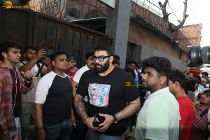 Bollywood stars including Amitabh Bachchan, Shah Rukh Khan, Salman Khan, Aamir Khan, Ranveer Singh, pay last respects to Dharmendra