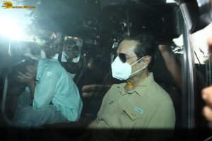 Bollywood stars including Amitabh Bachchan, Shah Rukh Khan, Salman Khan, Aamir Khan, Ranveer Singh, pay last respects to Dharmendra