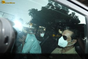 Bollywood stars including Amitabh Bachchan, Shah Rukh Khan, Salman Khan, Aamir Khan, Ranveer Singh, pay last respects to Dharmendra