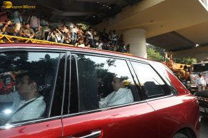 Bollywood stars including Amitabh Bachchan, Shah Rukh Khan, Salman Khan, Aamir Khan, Ranveer Singh, pay last respects to Dharmendra