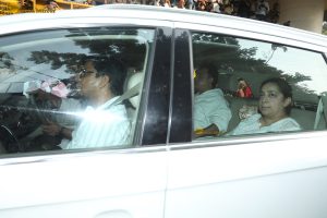 Bollywood stars including Amitabh Bachchan, Shah Rukh Khan, Salman Khan, Aamir Khan, Ranveer Singh, pay last respects to Dharmendra