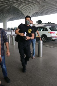 Mahendra Singh Dhoni and his family leave Mumbai Airport to Jaipur on December 18