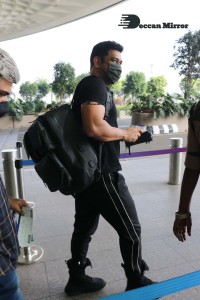 Mahendra Singh Dhoni and his family leave Mumbai Airport to Jaipur on December 18