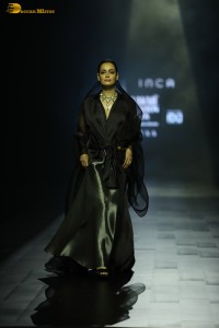 actress Dia Mirza dazzles in black while doing a ramp walk at a fashion show