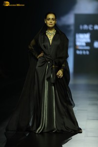 actress Dia Mirza dazzles in black while doing a ramp walk at a fashion show
