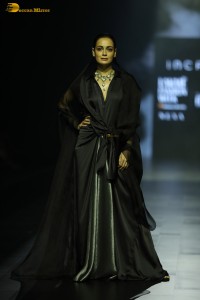 actress Dia Mirza dazzles in black while doing a ramp walk at a fashion show