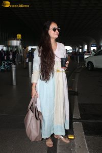 bollywood actress dia mirza cute in a salwar dress at mumbai airport