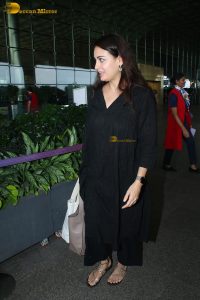 actress dia mirza cute in a black dress
