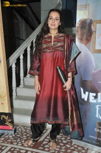 actress dia mirza stylish looks in desi style at a event