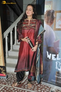 actress dia mirza stylish looks in desi style at a event