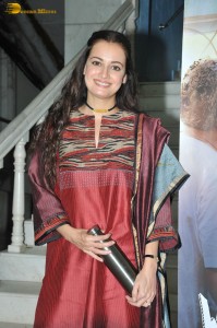 actress dia mirza stylish looks in desi style at a event