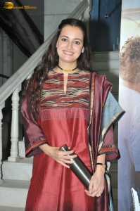 actress dia mirza stylish looks in desi style at a event