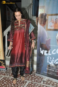 actress dia mirza stylish looks in desi style at a event