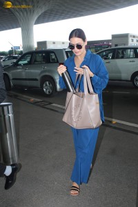 actress dia mirza hot in a blue shirt at mumbai airport