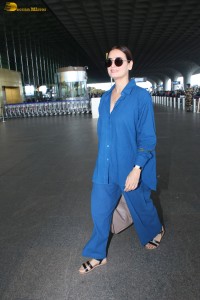 actress dia mirza hot in a blue shirt at mumbai airport