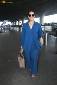 actress dia mirza hot in a blue shirt at mumbai airport