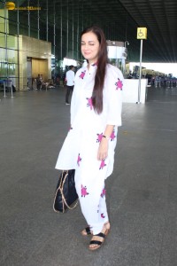 actress dia mirza sweet looks in a white salwar dress at airport
