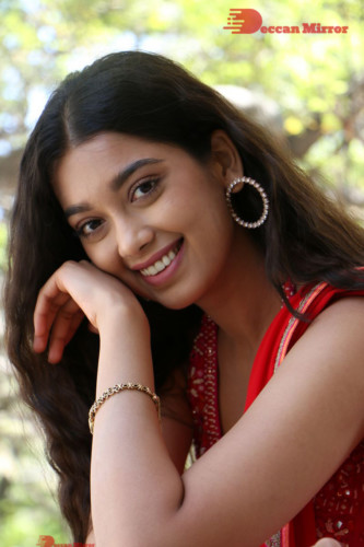 Digangana Suryavanshi (33)