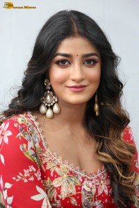 indian actress dimple hayathi cute looks in a red salwar dress