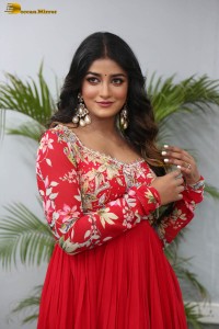 indian actress dimple hayathi cute looks in a red salwar dress