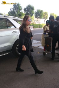 Bollywood Actress and Rajesh Khanna ex-wife Dimple Kapadia spotted at Mumbai Airport