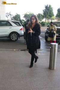 Bollywood Actress and Rajesh Khanna ex-wife Dimple Kapadia spotted at Mumbai Airport