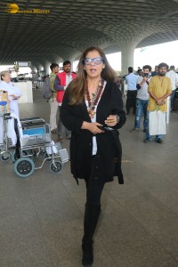 Bollywood Actress and Rajesh Khanna ex-wife Dimple Kapadia spotted at Mumbai Airport