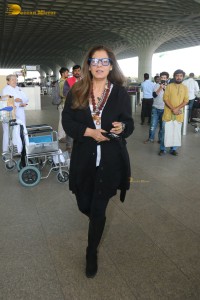 Bollywood Actress and Rajesh Khanna ex-wife Dimple Kapadia spotted at Mumbai Airport