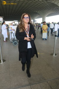 Bollywood Actress and Rajesh Khanna ex-wife Dimple Kapadia spotted at Mumbai Airport