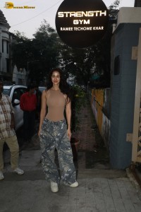 actress disha patani stylish in cargo pants