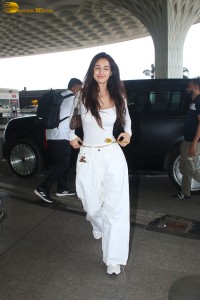 bollywood actress Disha Patani sizzling in white dress at mumbai airport
