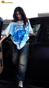 actress disha patani chic look at mumbai airport
