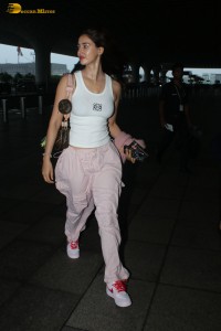 actress Disha Patani spotted at the airport