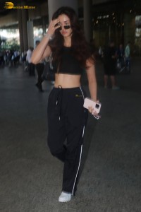 Disha Patani dressed in all black